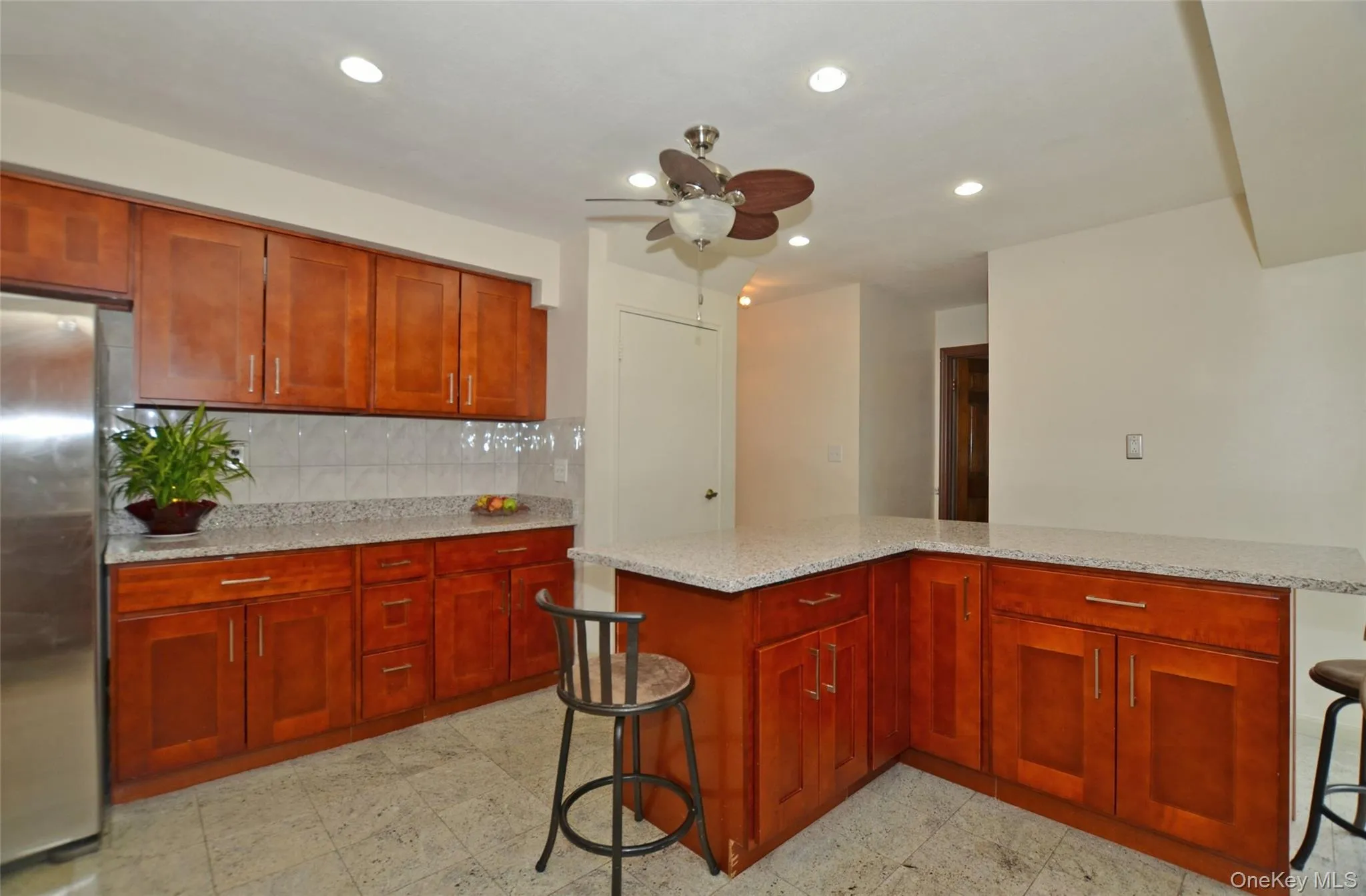 Tons of cabinets. Tons of cabinets.