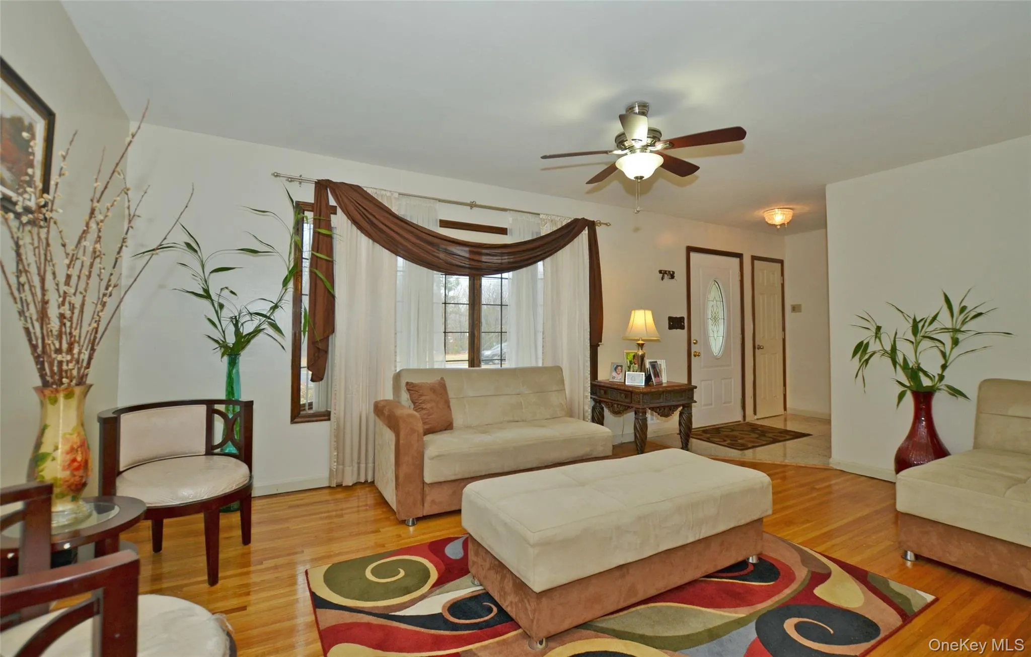 Bright and sunny room Bright and sunny room