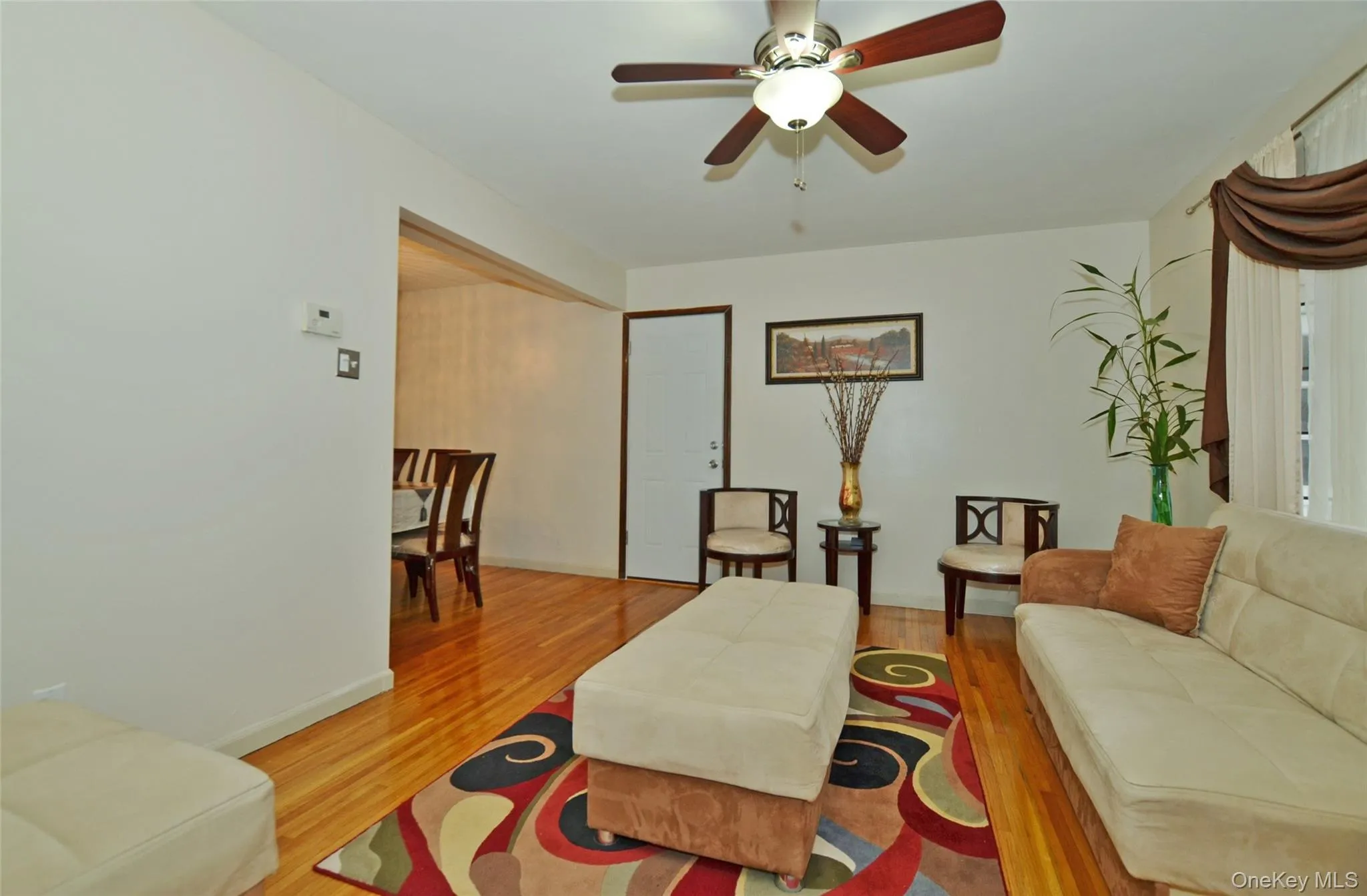 Hardwood floors and ceiling fan. Door conveniently leads in to garage. Hardwood floors and ceiling fan. Door conveniently leads in to garage.