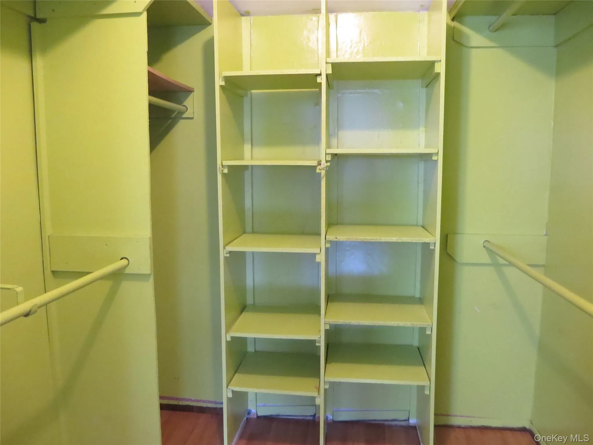 walk-in closet walk-in closet