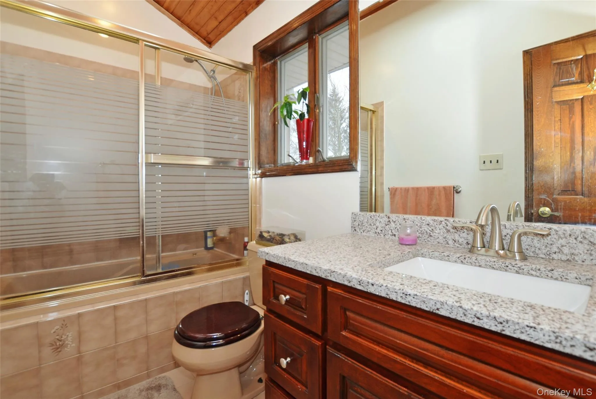 Main bathroom upstairs with granite c-tops and marble floors. Main bathroom upstairs with granite c-tops and marble floors.
