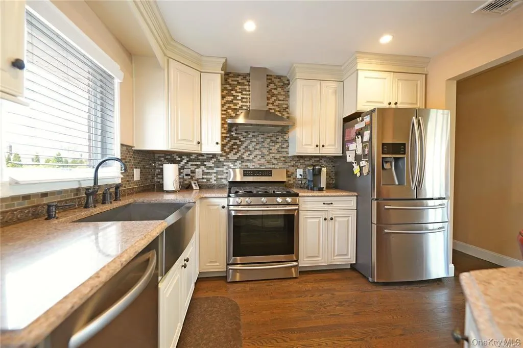 3918 Berger Avenue, Hempstead, NY, 3 Bedrooms Bedrooms, 8 Rooms Rooms,2 BathroomsBathrooms,Residential Lease,For Rent,Berger,0,980257 3918 Berger Avenue, Hempstead, NY, 3 Bedrooms Bedrooms, 8 Rooms Rooms,2 BathroomsBathrooms,Residential Lease,For Rent,Berger,0,980257