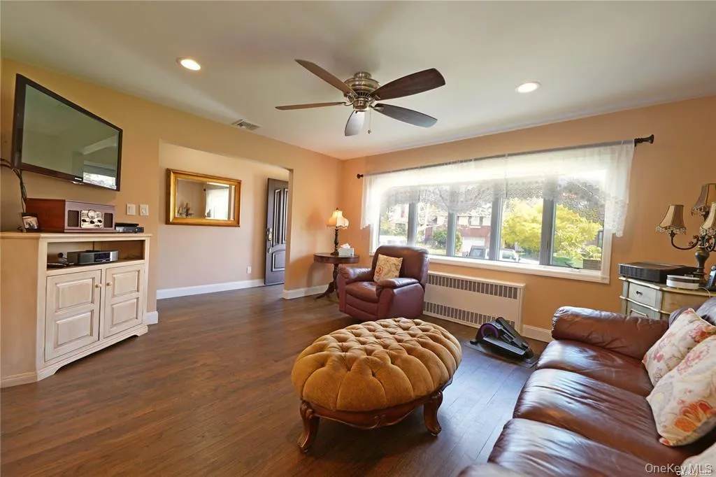 3918 Berger Avenue, Hempstead, NY, 3 Bedrooms Bedrooms, 8 Rooms Rooms,2 BathroomsBathrooms,Residential Lease,For Rent,Berger,0,980257 3918 Berger Avenue, Hempstead, NY, 3 Bedrooms Bedrooms, 8 Rooms Rooms,2 BathroomsBathrooms,Residential Lease,For Rent,Berger,0,980257