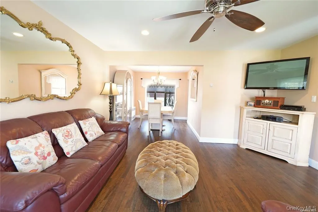 3918 Berger Avenue, Hempstead, NY, 3 Bedrooms Bedrooms, 8 Rooms Rooms,2 BathroomsBathrooms,Residential Lease,For Rent,Berger,0,980257 3918 Berger Avenue, Hempstead, NY, 3 Bedrooms Bedrooms, 8 Rooms Rooms,2 BathroomsBathrooms,Residential Lease,For Rent,Berger,0,980257