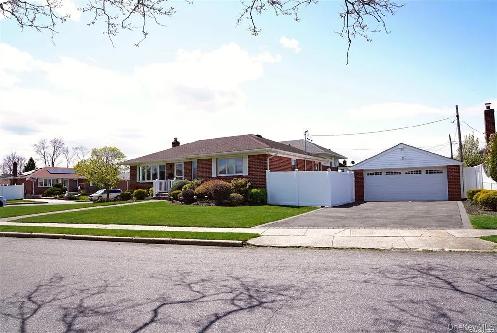 3918 Berger Avenue, Hempstead, NY, 3 Bedrooms Bedrooms, 8 Rooms Rooms,2 BathroomsBathrooms,Residential Lease,For Rent,Berger,0,980257 3918 Berger Avenue, Hempstead, NY, 3 Bedrooms Bedrooms, 8 Rooms Rooms,2 BathroomsBathrooms,Residential Lease,For Rent,Berger,0,980257