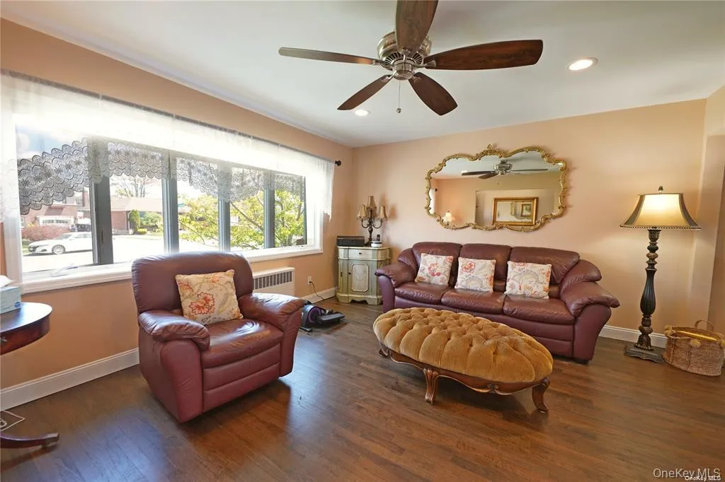 3918 Berger Avenue, Hempstead, NY, 3 Bedrooms Bedrooms, 8 Rooms Rooms,2 BathroomsBathrooms,Residential Lease,For Rent,Berger,0,980257 3918 Berger Avenue, Hempstead, NY, 3 Bedrooms Bedrooms, 8 Rooms Rooms,2 BathroomsBathrooms,Residential Lease,For Rent,Berger,0,980257