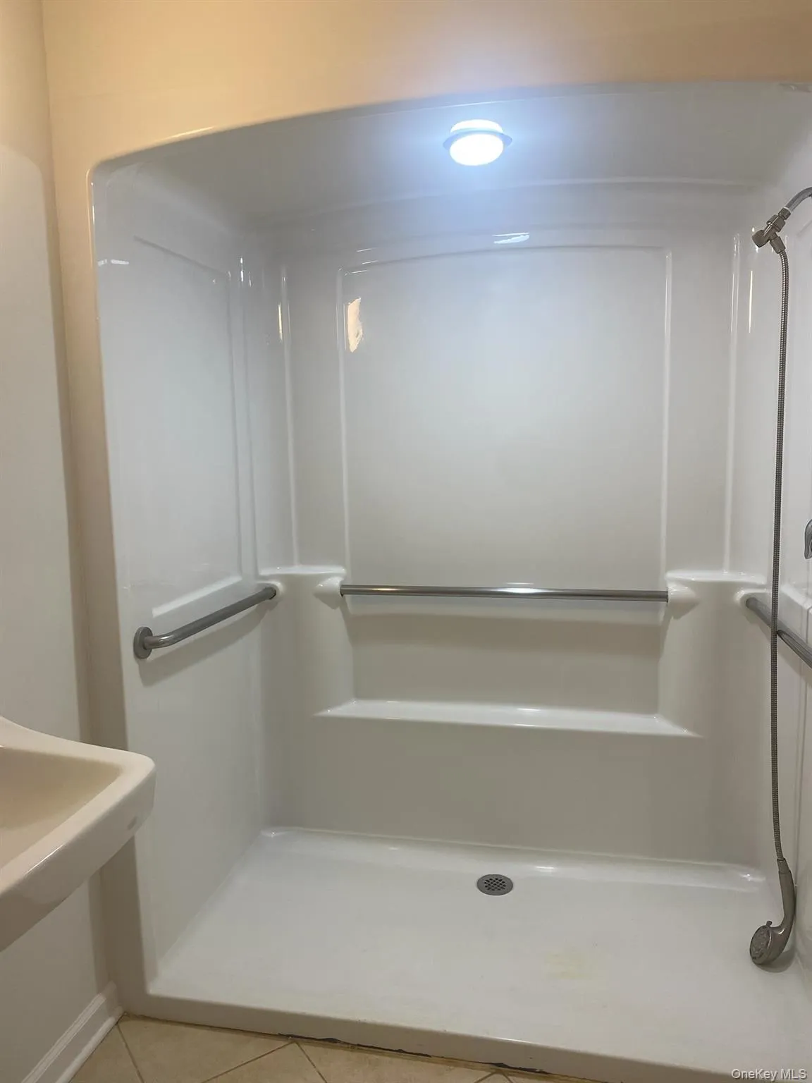 94 4th Avenue, Islip, NY, 2 Rooms Rooms,1 BathroomBathrooms,Residential Lease,For Rent,4th,0,980258 94 4th Avenue, Islip, NY, 2 Rooms Rooms,1 BathroomBathrooms,Residential Lease,For Rent,4th,0,980258