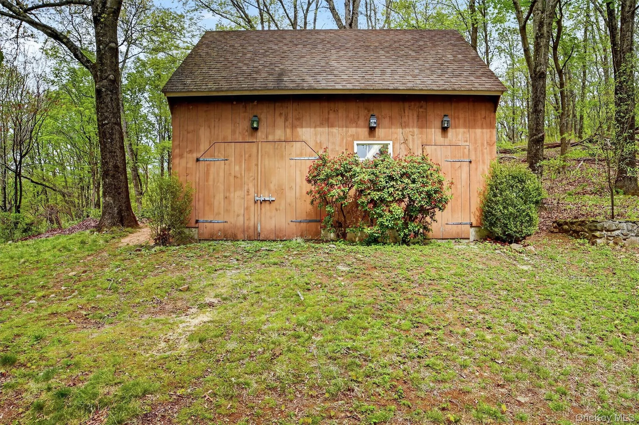 perfect for a wood/hobby shop, art studio or gathering space perfect for a wood/hobby shop, art studio or gathering space