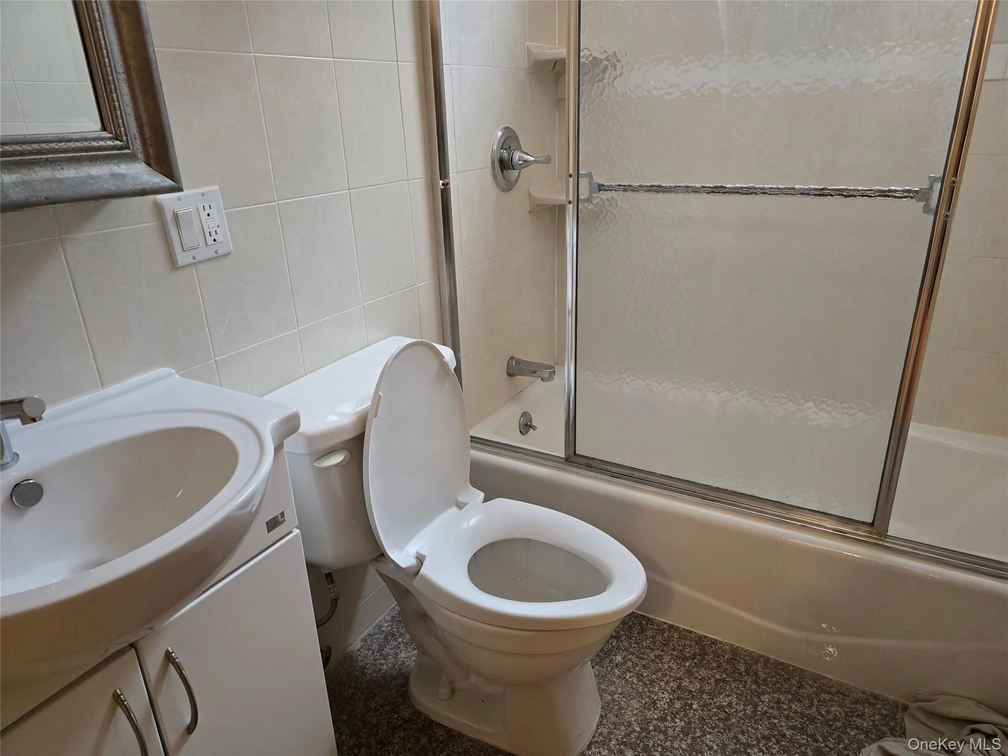 147-30 Cherry Avenue, New York, NY, 3 Bedrooms Bedrooms, 6 Rooms Rooms,2 BathroomsBathrooms,Residential Lease,For Rent,Cherry,0,980279 147-30 Cherry Avenue, New York, NY, 3 Bedrooms Bedrooms, 6 Rooms Rooms,2 BathroomsBathrooms,Residential Lease,For Rent,Cherry,0,980279