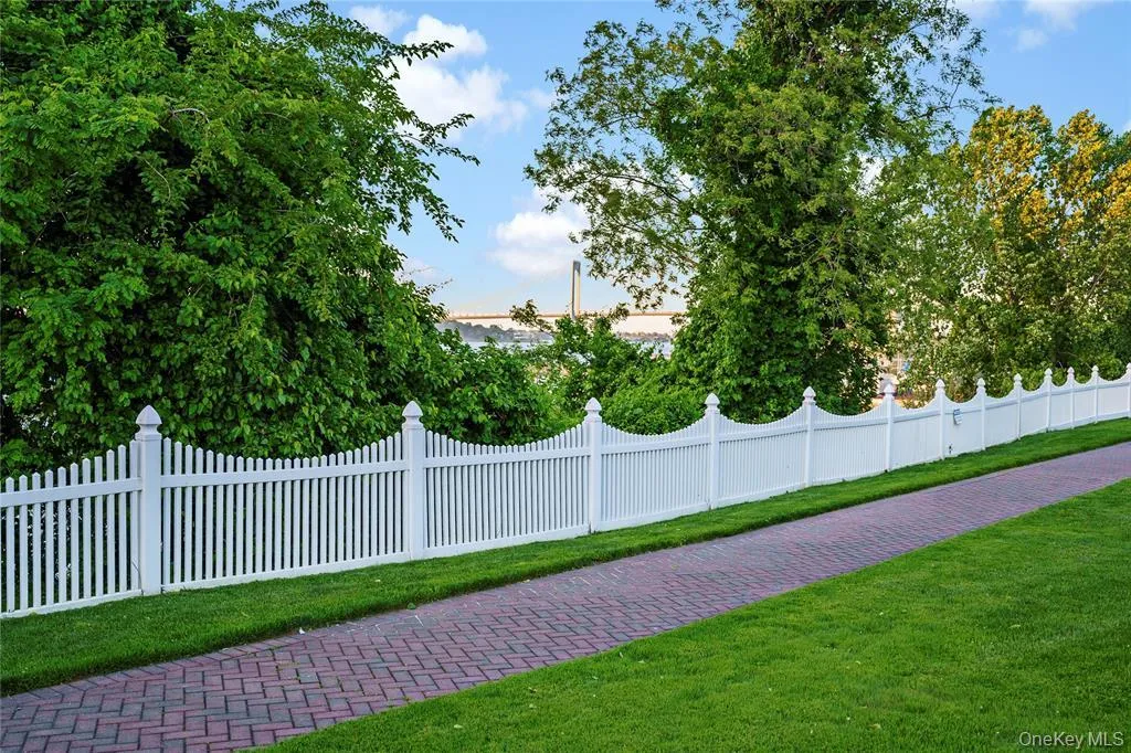 3-17 Endeavor Place, New York, NY, 3 Bedrooms Bedrooms, 9 Rooms Rooms,2 BathroomsBathrooms,Residential,For Rent,Endeavor,0,980281 3-17 Endeavor Place, New York, NY, 3 Bedrooms Bedrooms, 9 Rooms Rooms,2 BathroomsBathrooms,Residential,For Rent,Endeavor,0,980281