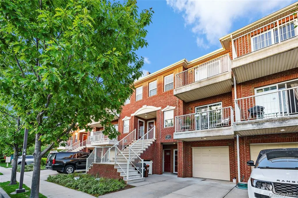 3-17 Endeavor Place, New York, NY, 3 Bedrooms Bedrooms, 9 Rooms Rooms,2 BathroomsBathrooms,Residential,For Rent,Endeavor,0,980281 3-17 Endeavor Place, New York, NY, 3 Bedrooms Bedrooms, 9 Rooms Rooms,2 BathroomsBathrooms,Residential,For Rent,Endeavor,0,980281