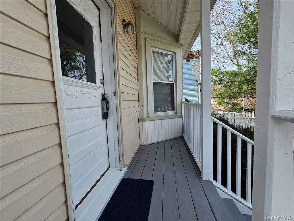 Private Front Porch Private Front Porch