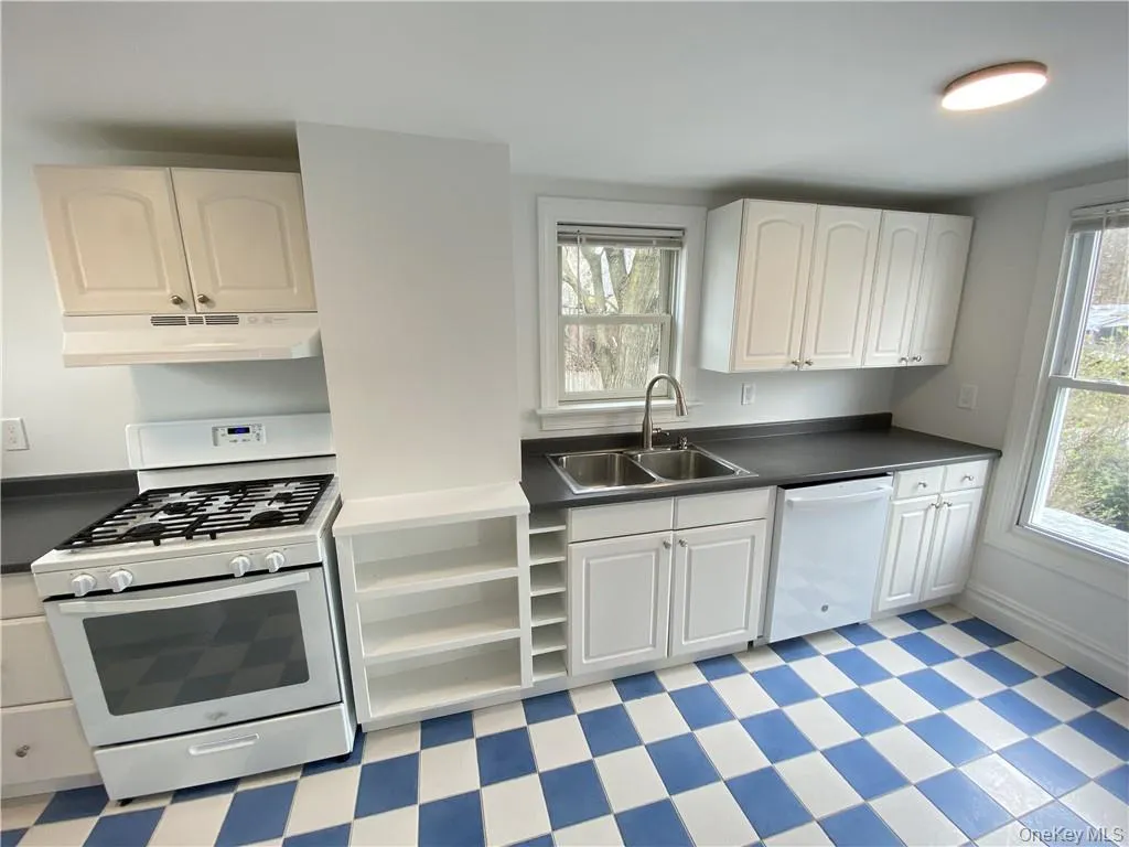 95 Route 59, Clarkstown, NY, 2 Bedrooms Bedrooms, 5 Rooms Rooms,1 BathroomBathrooms,Residential Lease,For Rent,Route 59,0,980291 95 Route 59, Clarkstown, NY, 2 Bedrooms Bedrooms, 5 Rooms Rooms,1 BathroomBathrooms,Residential Lease,For Rent,Route 59,0,980291