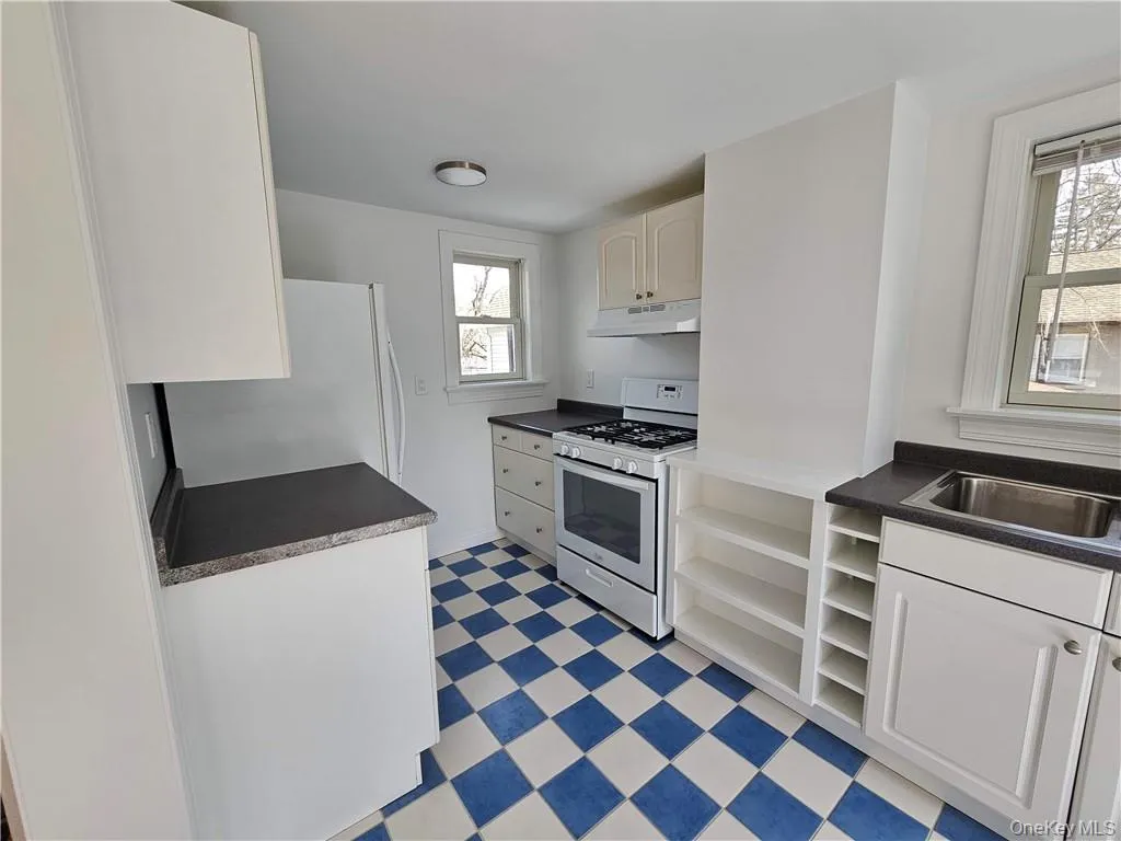 95 Route 59, Clarkstown, NY, 2 Bedrooms Bedrooms, 5 Rooms Rooms,1 BathroomBathrooms,Residential Lease,For Rent,Route 59,0,980291 95 Route 59, Clarkstown, NY, 2 Bedrooms Bedrooms, 5 Rooms Rooms,1 BathroomBathrooms,Residential Lease,For Rent,Route 59,0,980291