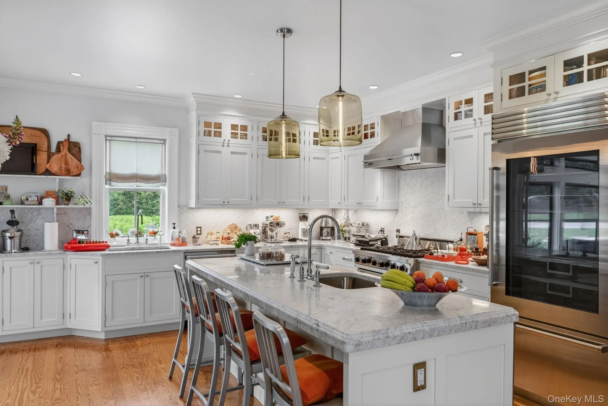 Carrara marble counters, two sinks Carrara marble counters, two sinks