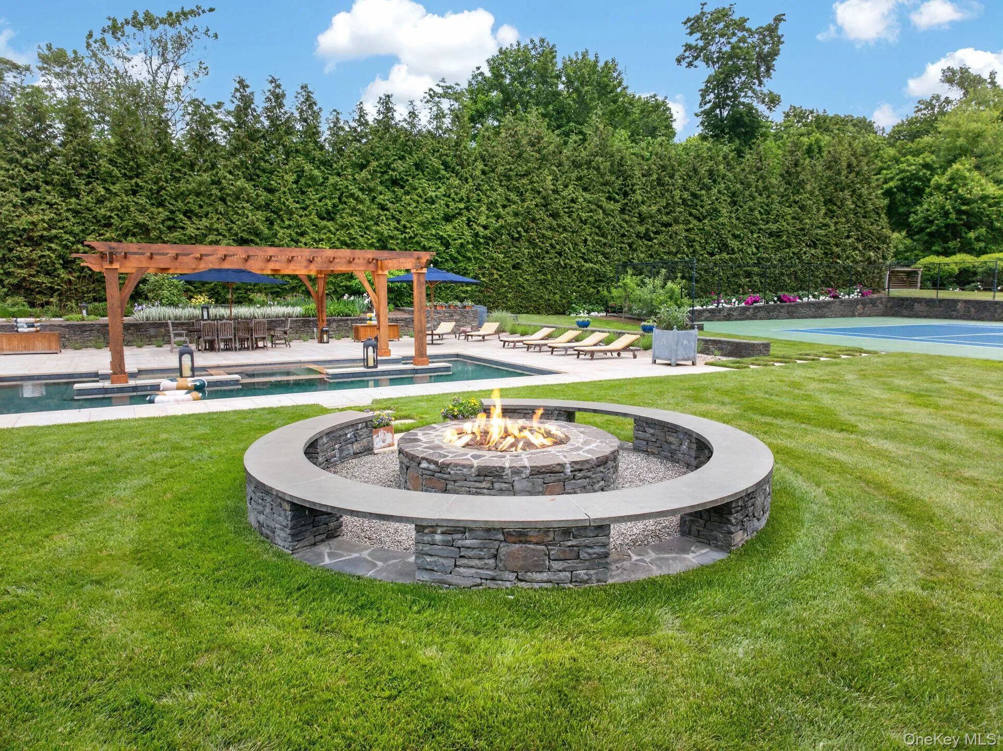 Fire ring with seating Fire ring with seating