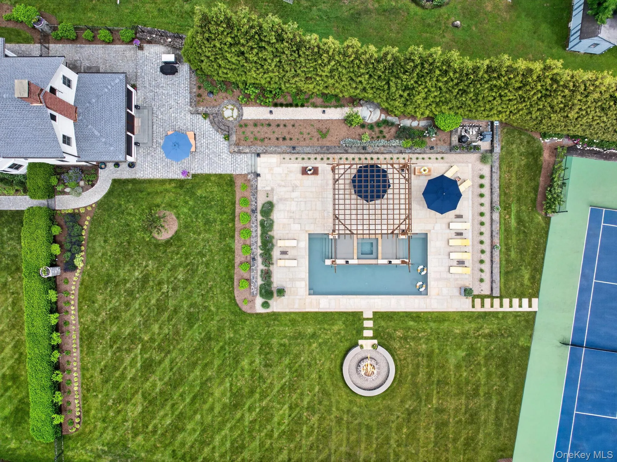 House, pool, tennis court House, pool, tennis court