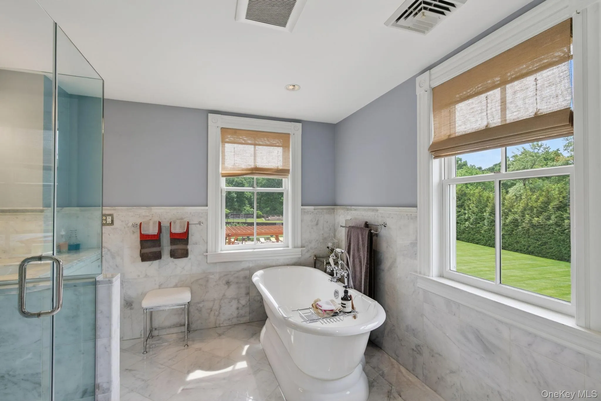 Soaking tub Soaking tub