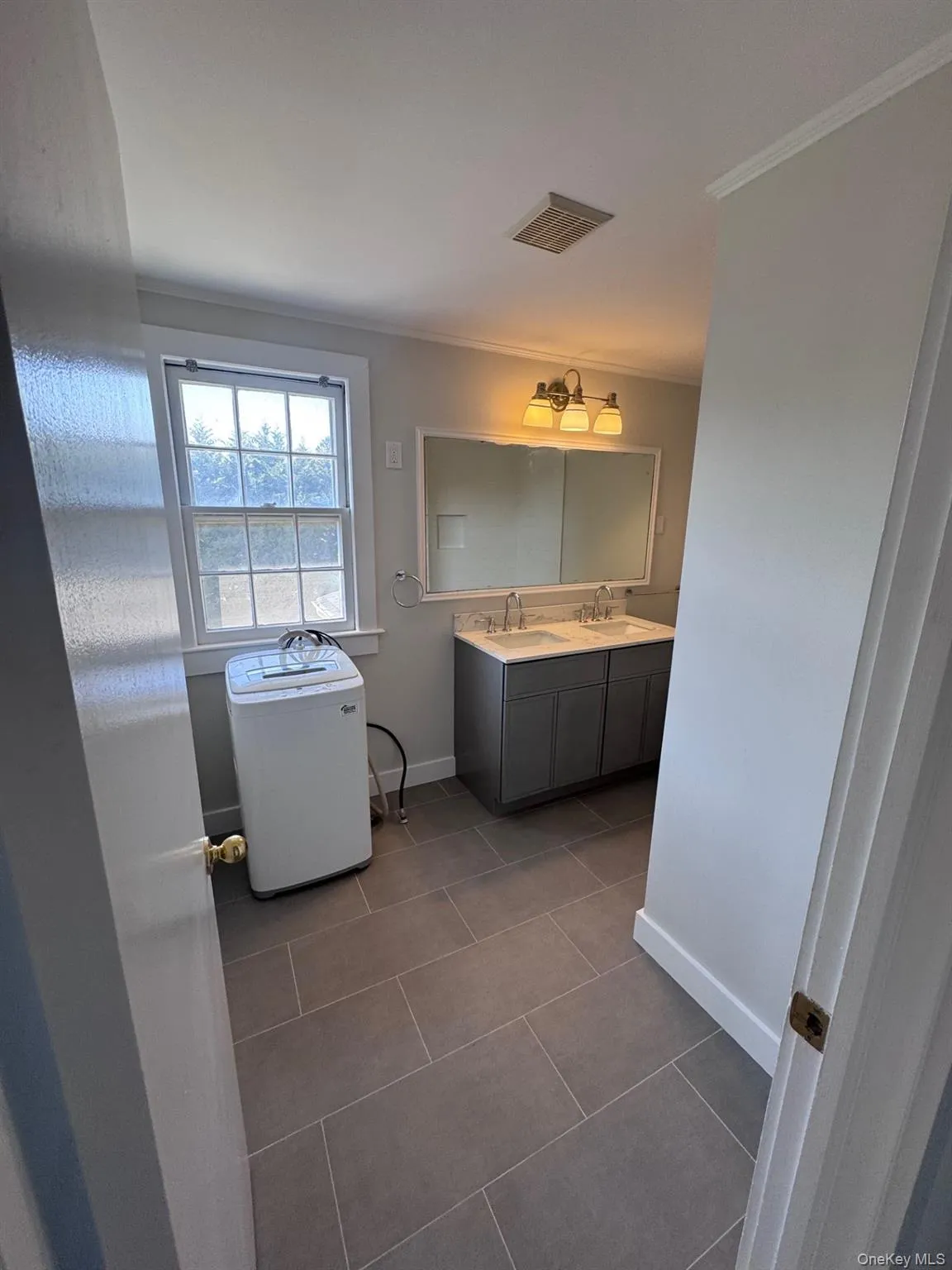 323 Mill Road, Southampton, NY, 1 Bedroom Bedrooms, 4 Rooms Rooms,1 BathroomBathrooms,Residential Lease,For Rent,Mill,0,980337 323 Mill Road, Southampton, NY, 1 Bedroom Bedrooms, 4 Rooms Rooms,1 BathroomBathrooms,Residential Lease,For Rent,Mill,0,980337