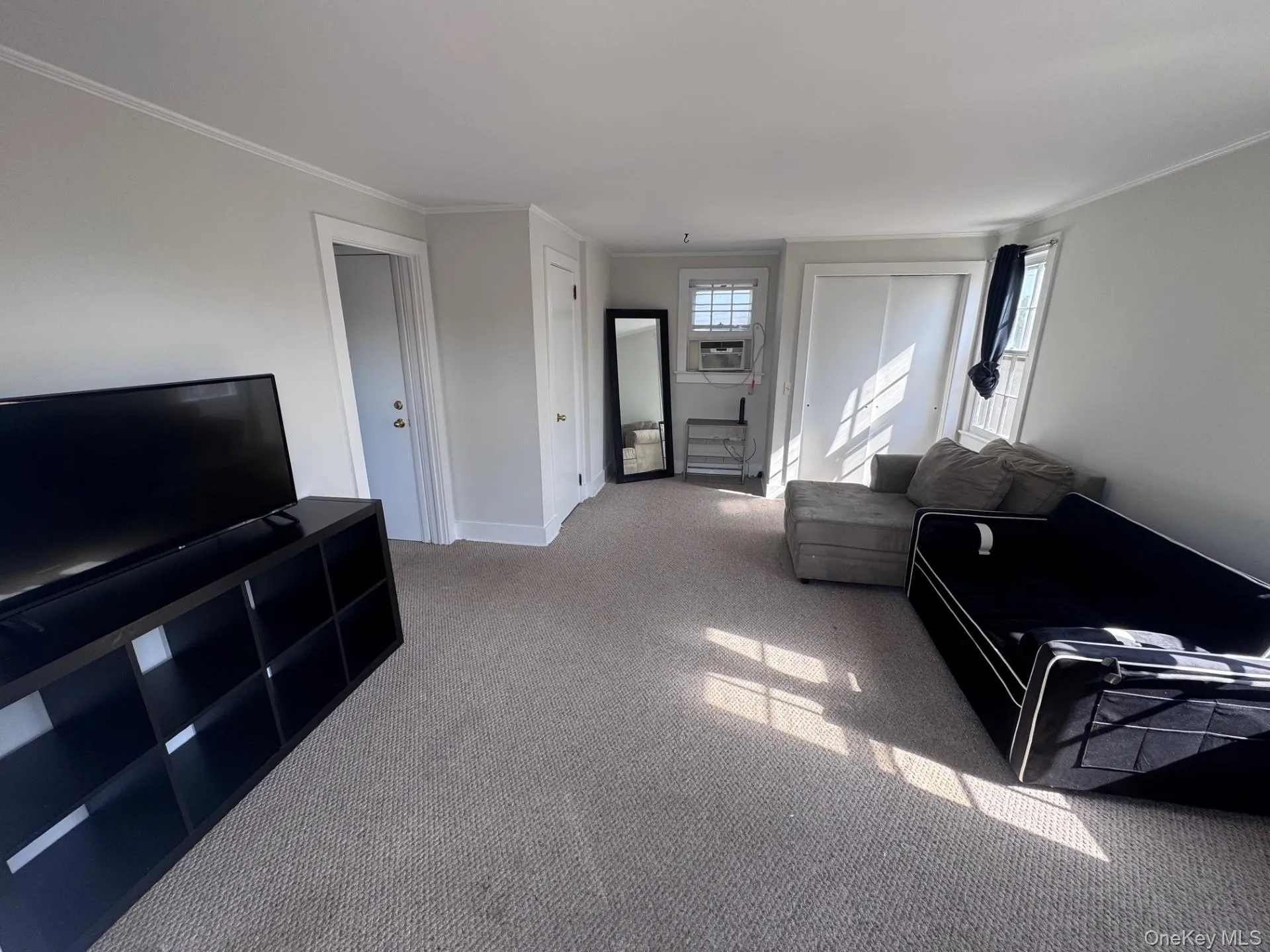 323 Mill Road, Southampton, NY, 1 Bedroom Bedrooms, 4 Rooms Rooms,1 BathroomBathrooms,Residential Lease,For Rent,Mill,0,980337 323 Mill Road, Southampton, NY, 1 Bedroom Bedrooms, 4 Rooms Rooms,1 BathroomBathrooms,Residential Lease,For Rent,Mill,0,980337