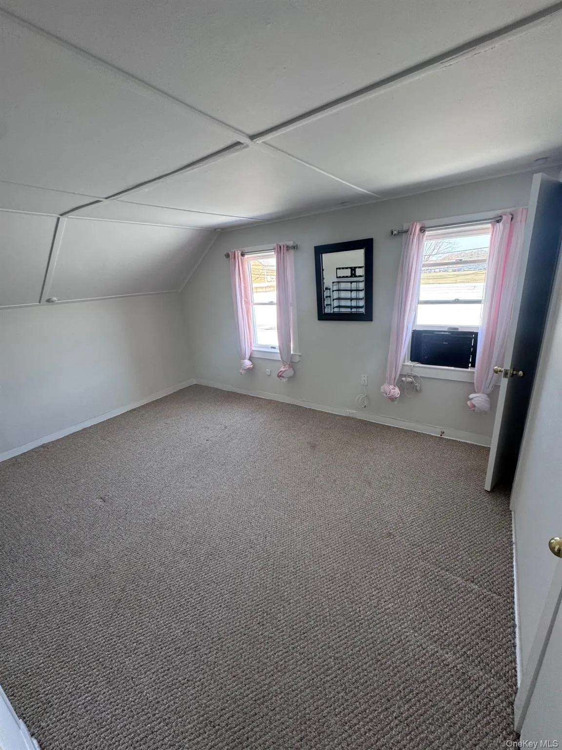 323 Mill Road, Southampton, NY, 1 Bedroom Bedrooms, 4 Rooms Rooms,1 BathroomBathrooms,Residential Lease,For Rent,Mill,0,980337 323 Mill Road, Southampton, NY, 1 Bedroom Bedrooms, 4 Rooms Rooms,1 BathroomBathrooms,Residential Lease,For Rent,Mill,0,980337