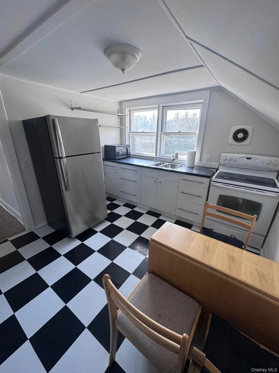 323 Mill Road, Southampton, NY, 1 Bedroom Bedrooms, 4 Rooms Rooms,1 BathroomBathrooms,Residential Lease,For Rent,Mill,0,980337 323 Mill Road, Southampton, NY, 1 Bedroom Bedrooms, 4 Rooms Rooms,1 BathroomBathrooms,Residential Lease,For Rent,Mill,0,980337