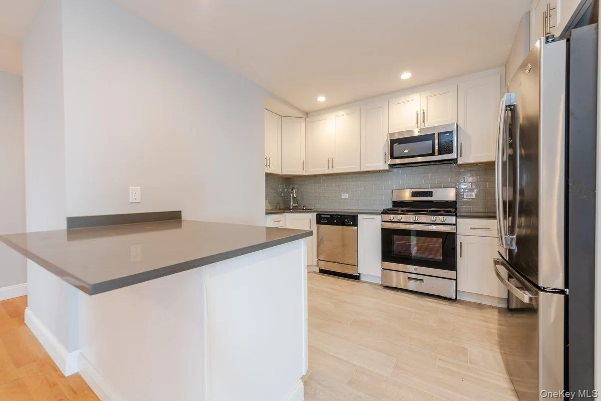 661 Broadway, Long Beach, NY, 3 Bedrooms Bedrooms, 5 Rooms Rooms,2 BathroomsBathrooms,Residential,For Rent,Broadway,0,KEY980410 661 Broadway, Long Beach, NY, 3 Bedrooms Bedrooms, 5 Rooms Rooms,2 BathroomsBathrooms,Residential,For Rent,Broadway,0,KEY980410