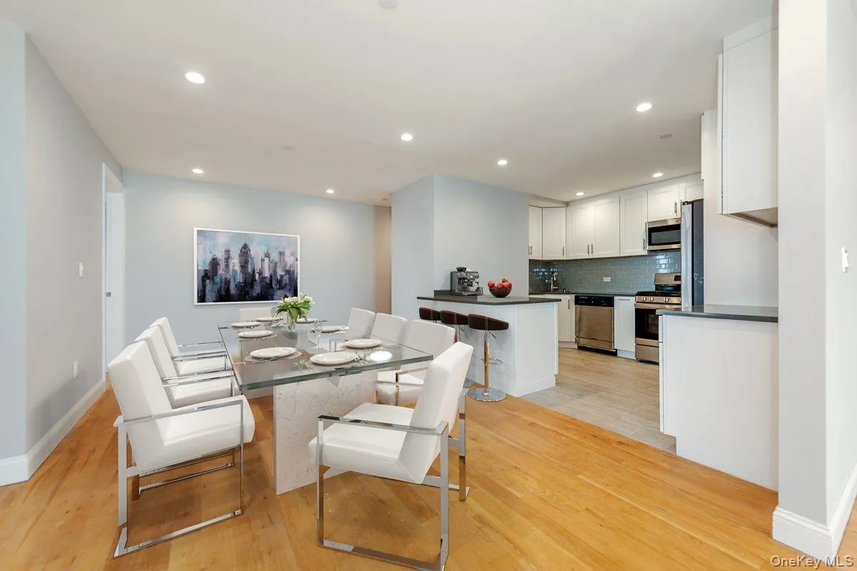 661 Broadway, Long Beach, NY, 3 Bedrooms Bedrooms, 5 Rooms Rooms,2 BathroomsBathrooms,Residential,For Rent,Broadway,0,KEY980410 661 Broadway, Long Beach, NY, 3 Bedrooms Bedrooms, 5 Rooms Rooms,2 BathroomsBathrooms,Residential,For Rent,Broadway,0,KEY980410