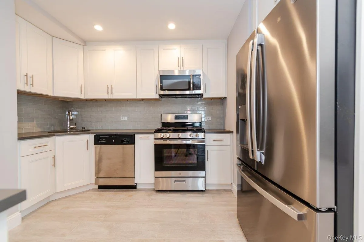 661 Broadway, Long Beach, NY, 3 Bedrooms Bedrooms, 5 Rooms Rooms,2 BathroomsBathrooms,Residential,For Rent,Broadway,0,KEY980410 661 Broadway, Long Beach, NY, 3 Bedrooms Bedrooms, 5 Rooms Rooms,2 BathroomsBathrooms,Residential,For Rent,Broadway,0,KEY980410