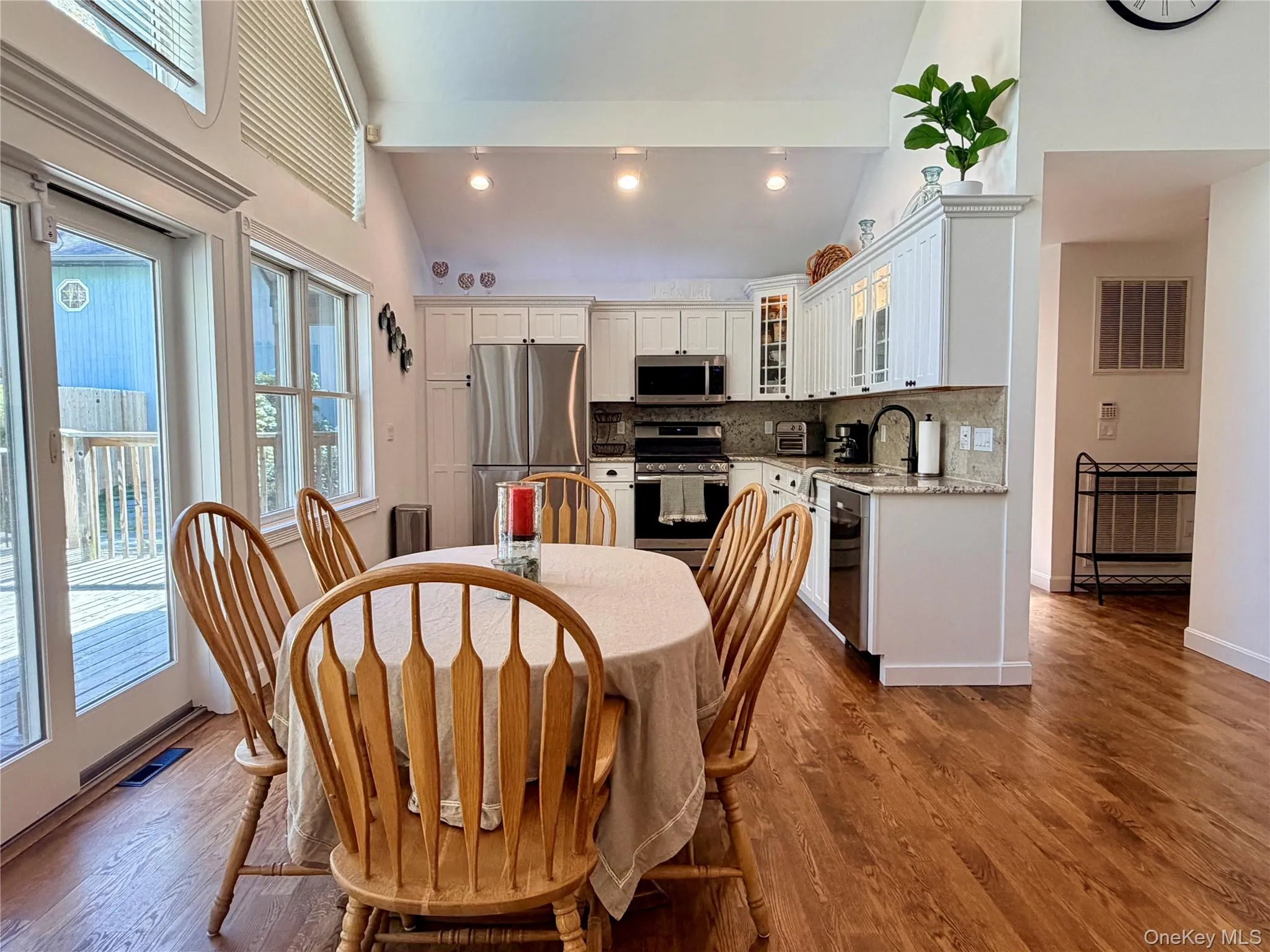 43B Old Squires Road, Southampton, NY, 3 Bedrooms Bedrooms, 7 Rooms Rooms,2 BathroomsBathrooms,Residential Lease,For Rent,Old Squires,0,980423 43B Old Squires Road, Southampton, NY, 3 Bedrooms Bedrooms, 7 Rooms Rooms,2 BathroomsBathrooms,Residential Lease,For Rent,Old Squires,0,980423
