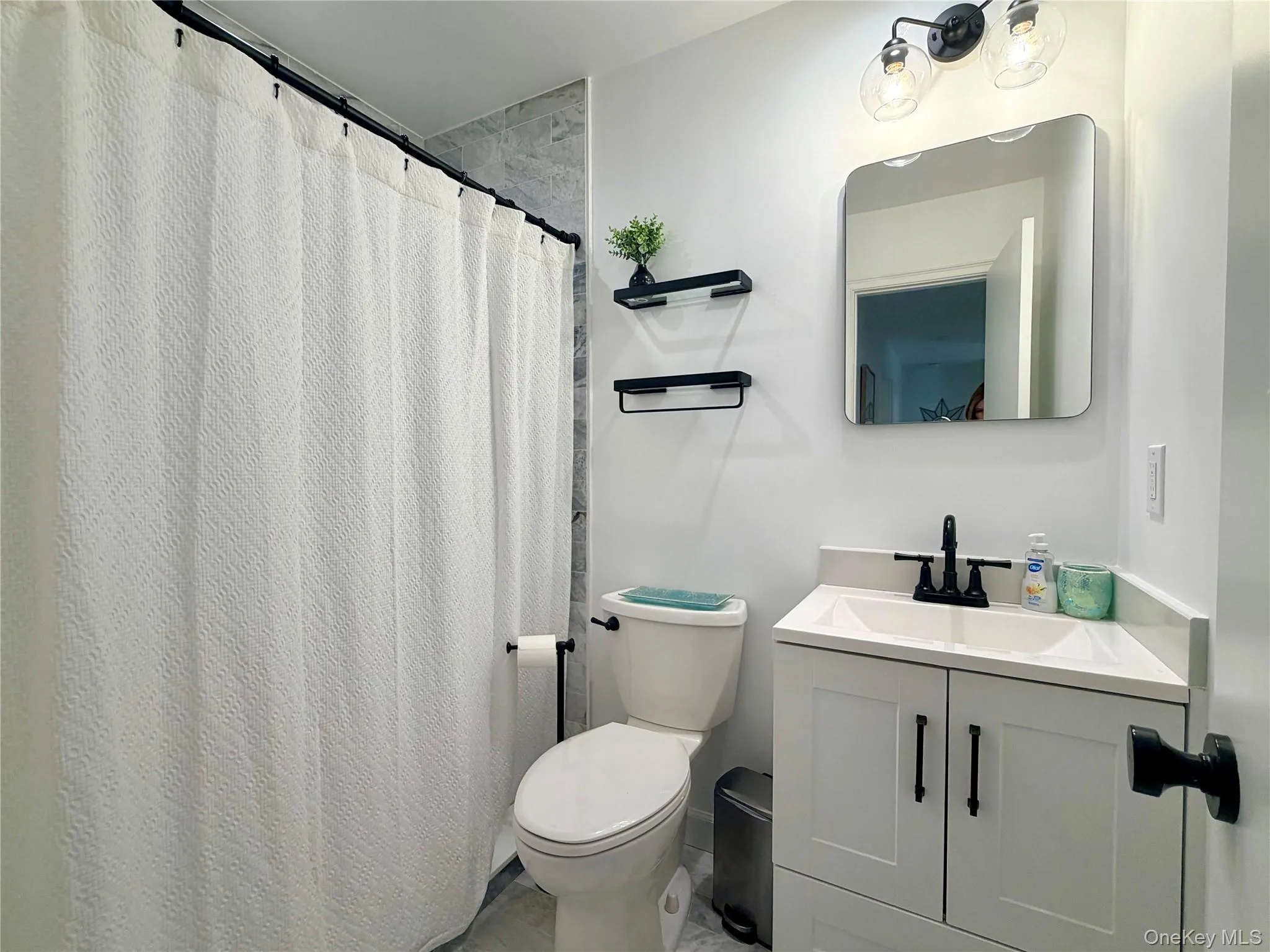 43B Old Squires Road, Southampton, NY, 3 Bedrooms Bedrooms, 7 Rooms Rooms,2 BathroomsBathrooms,Residential Lease,For Rent,Old Squires,0,980423 43B Old Squires Road, Southampton, NY, 3 Bedrooms Bedrooms, 7 Rooms Rooms,2 BathroomsBathrooms,Residential Lease,For Rent,Old Squires,0,980423