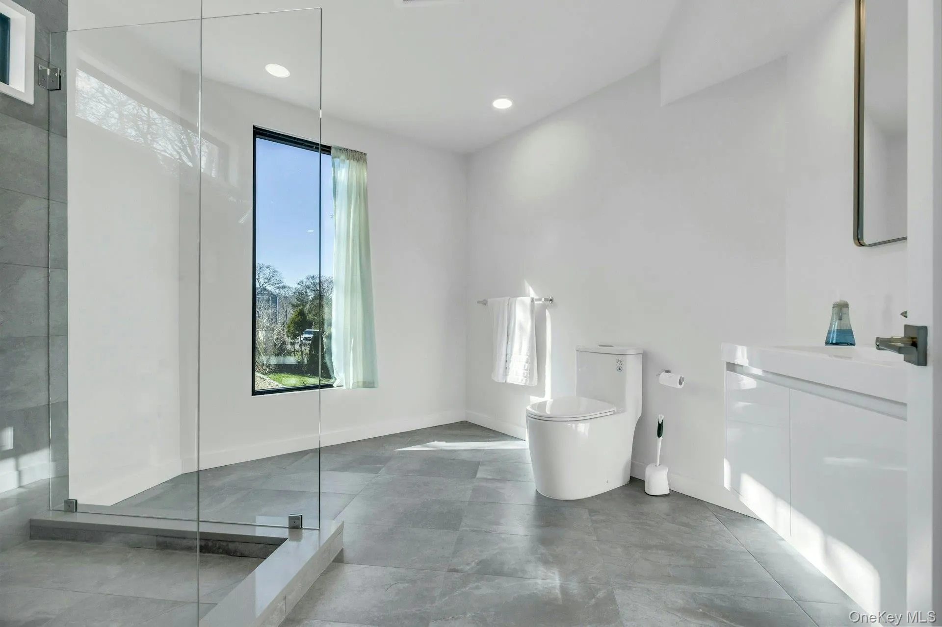 10 Bay View Drive, Southampton, NY, 5 Bedrooms Bedrooms, 11 Rooms Rooms,4 BathroomsBathrooms,Residential Lease,For Rent,Bay View,0,980464 10 Bay View Drive, Southampton, NY, 5 Bedrooms Bedrooms, 11 Rooms Rooms,4 BathroomsBathrooms,Residential Lease,For Rent,Bay View,0,980464