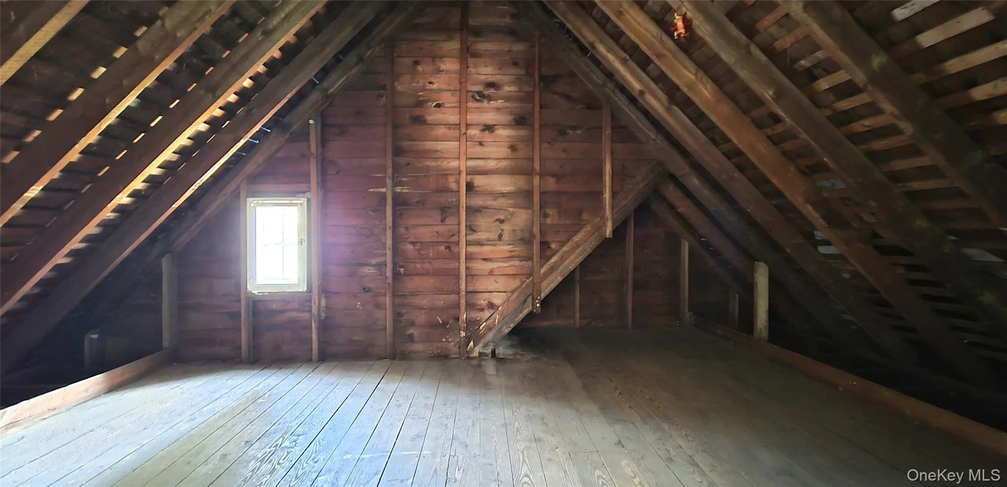 Fantastic storage space on third floor Fantastic storage space on third floor