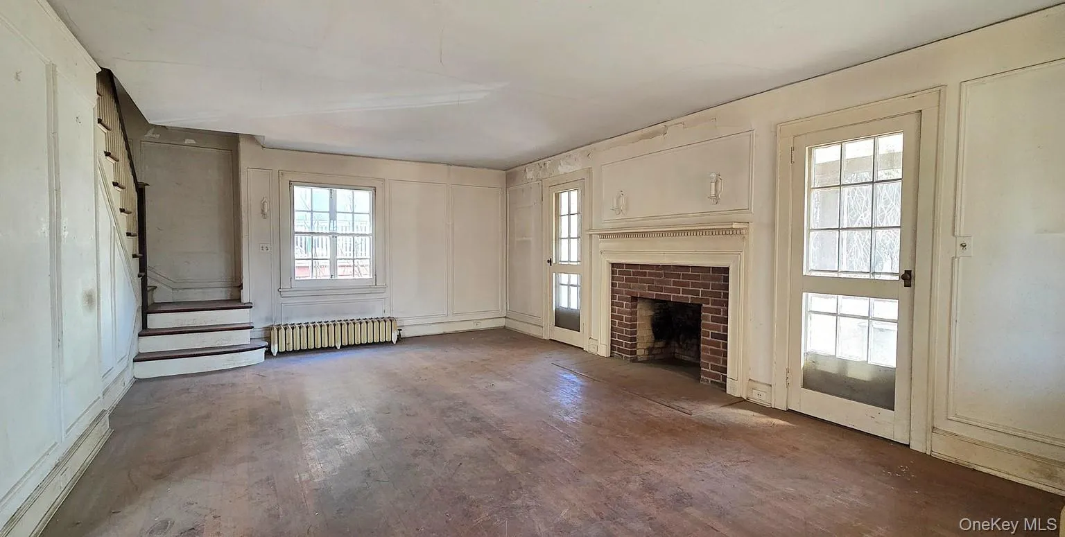 Walls have picture frame molding Walls have picture frame molding