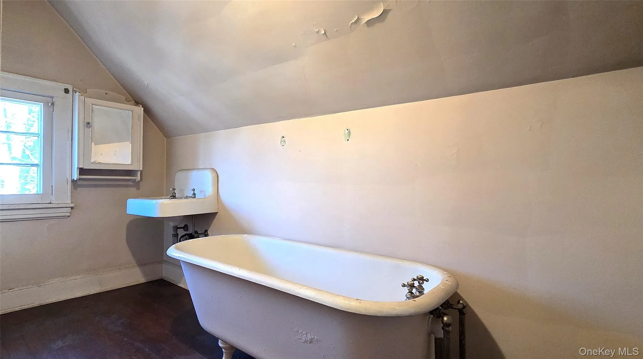Full bath on third level Full bath on third level