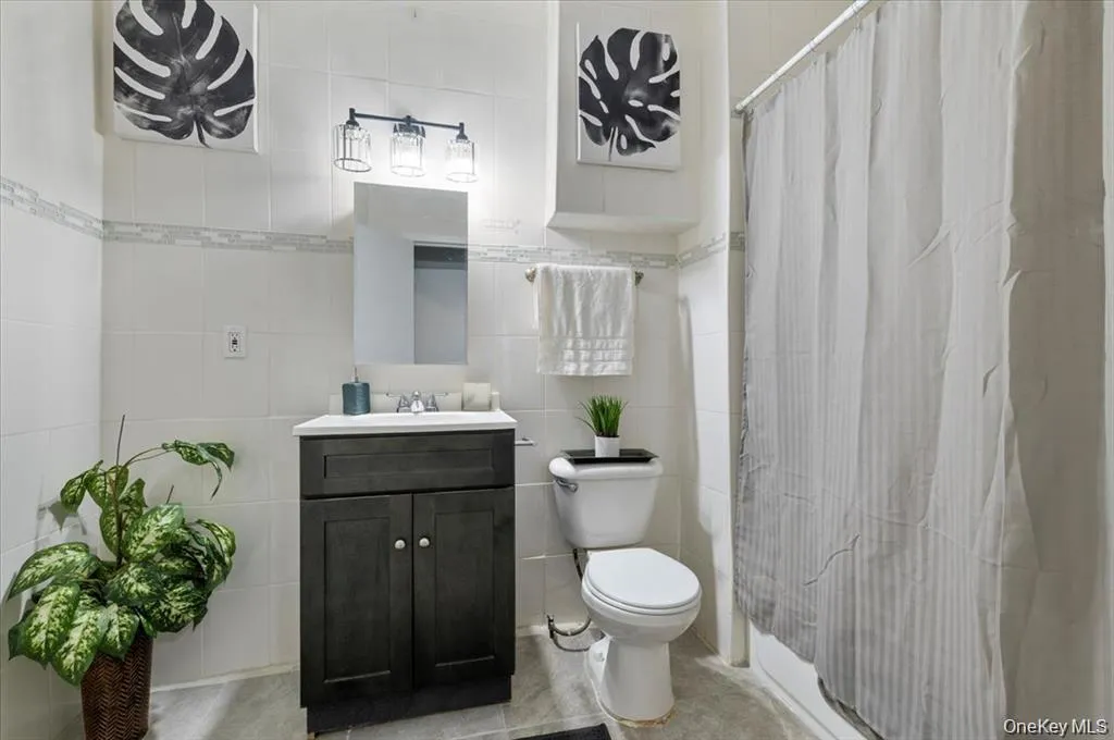 114-27 Bedell Street, New York, NY, 3 Bedrooms Bedrooms, 6 Rooms Rooms,1 BathroomBathrooms,Residential Lease,For Rent,Bedell Street,0,980526 114-27 Bedell Street, New York, NY, 3 Bedrooms Bedrooms, 6 Rooms Rooms,1 BathroomBathrooms,Residential Lease,For Rent,Bedell Street,0,980526