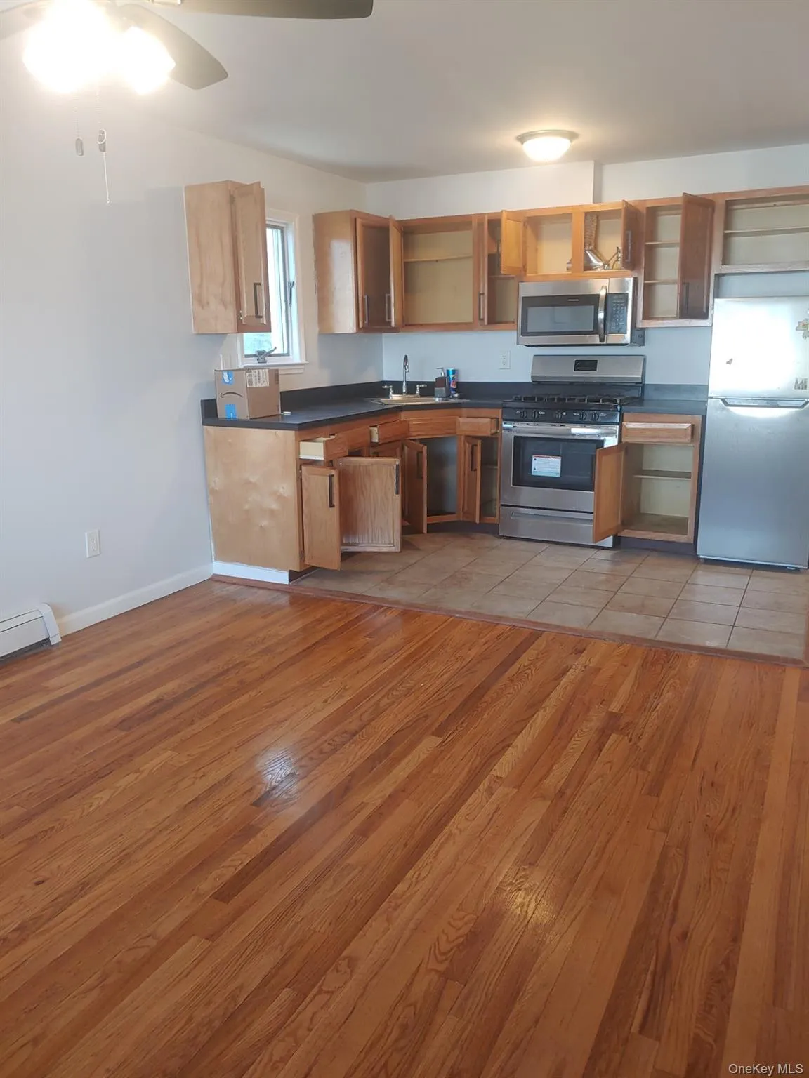 81-12 Commonwealth Boulevard, New York, NY, 3 Bedrooms Bedrooms, 6 Rooms Rooms,2 BathroomsBathrooms,Residential Lease,For Rent,Commonwealth,0,980527 81-12 Commonwealth Boulevard, New York, NY, 3 Bedrooms Bedrooms, 6 Rooms Rooms,2 BathroomsBathrooms,Residential Lease,For Rent,Commonwealth,0,980527