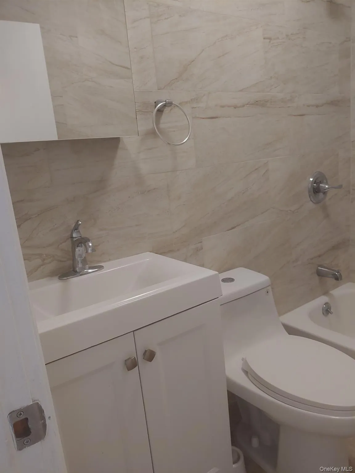 81-12 Commonwealth Boulevard, New York, NY, 3 Bedrooms Bedrooms, 6 Rooms Rooms,2 BathroomsBathrooms,Residential Lease,For Rent,Commonwealth,0,980527 81-12 Commonwealth Boulevard, New York, NY, 3 Bedrooms Bedrooms, 6 Rooms Rooms,2 BathroomsBathrooms,Residential Lease,For Rent,Commonwealth,0,980527