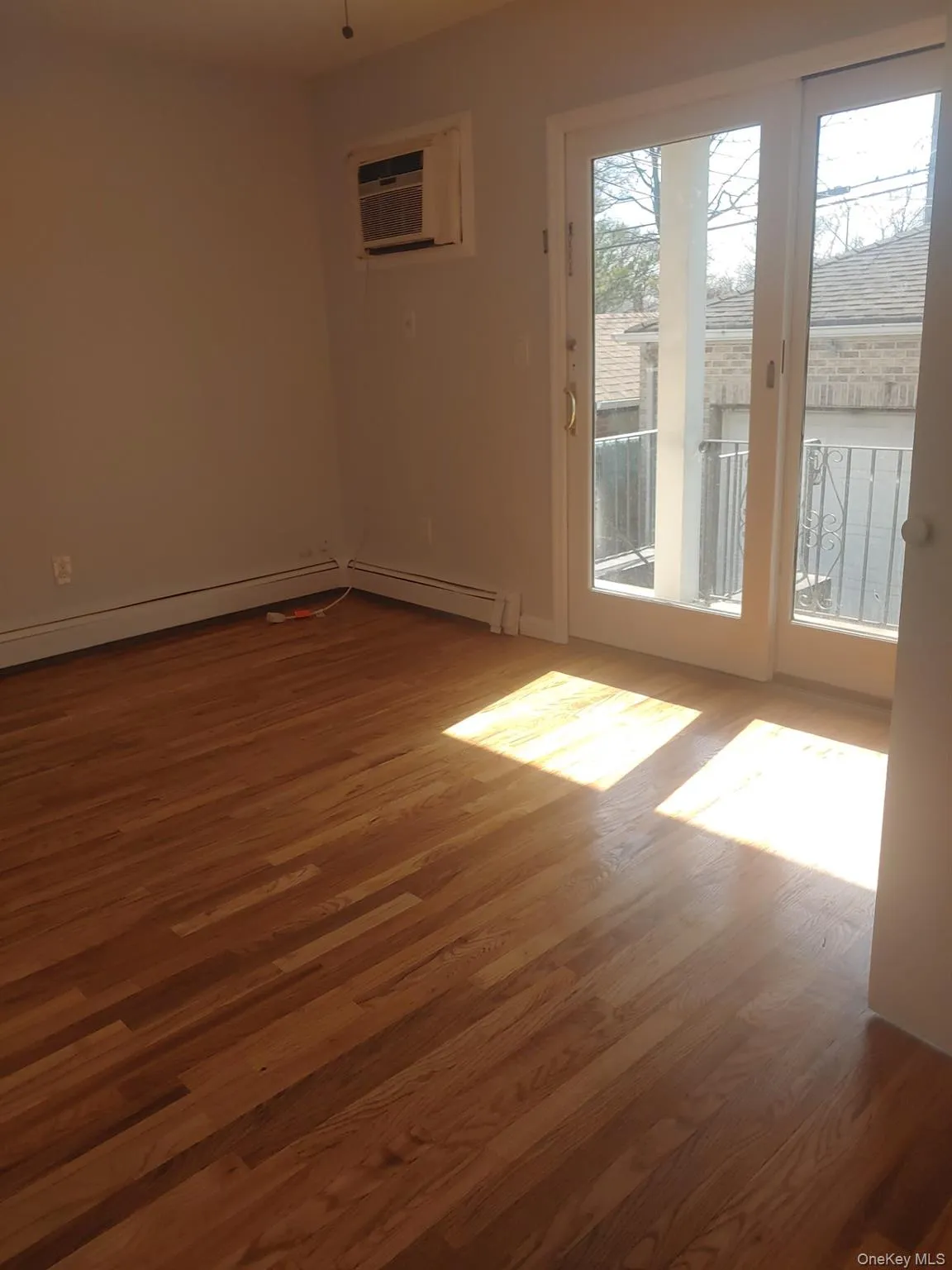 81-12 Commonwealth Boulevard, New York, NY, 3 Bedrooms Bedrooms, 6 Rooms Rooms,2 BathroomsBathrooms,Residential Lease,For Rent,Commonwealth,0,980527 81-12 Commonwealth Boulevard, New York, NY, 3 Bedrooms Bedrooms, 6 Rooms Rooms,2 BathroomsBathrooms,Residential Lease,For Rent,Commonwealth,0,980527