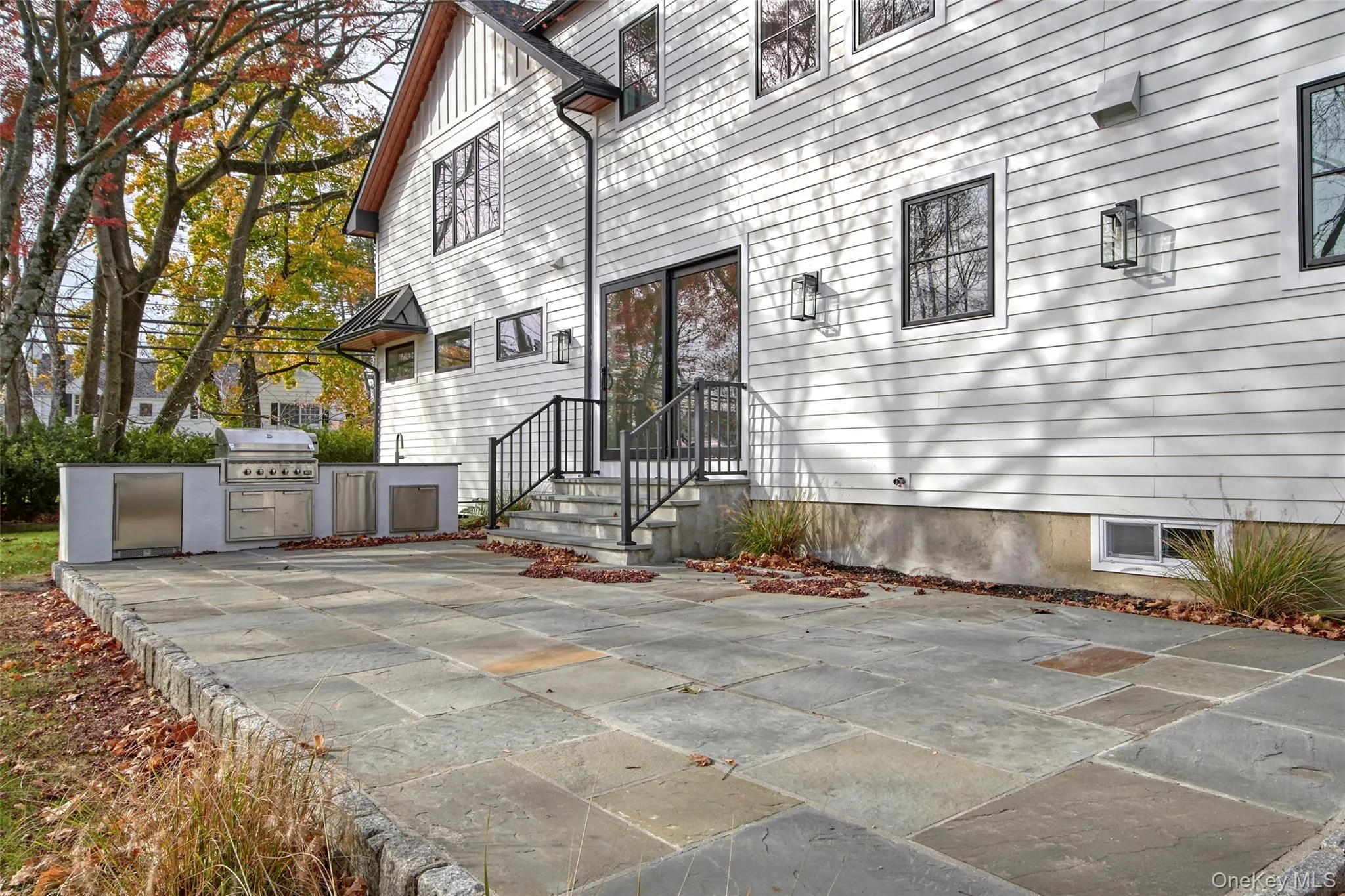 Fully equipped outdoor kitchen with Patio. Fully equipped outdoor kitchen with Patio.