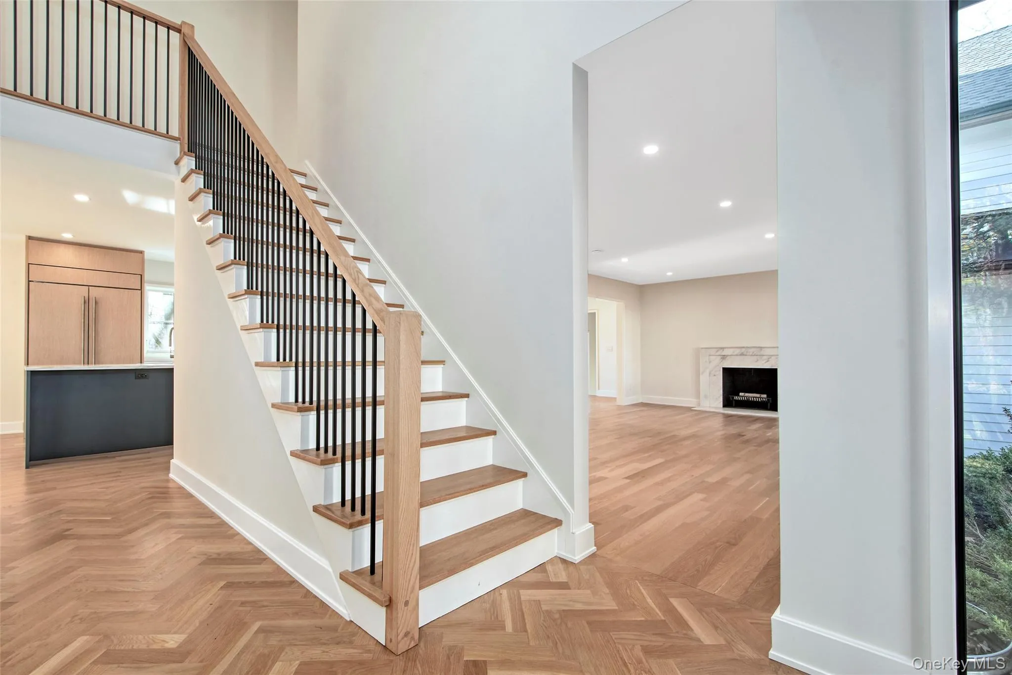 Entry Hall with 16 foot ceiling! Entry Hall with 16 foot ceiling!