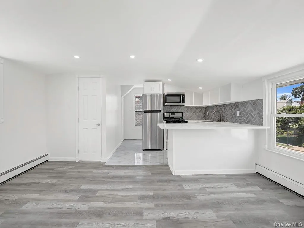 Living Room/Kitchen Living Room/Kitchen