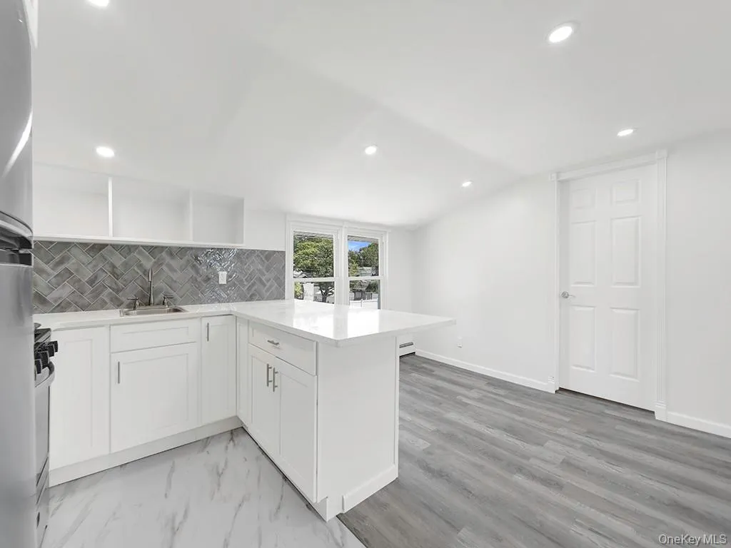 8 Winthrop Street, Hempstead, NY, 1 Bedroom Bedrooms, 3 Rooms Rooms,1 BathroomBathrooms,Residential Lease,For Rent,Winthrop,0,980568 8 Winthrop Street, Hempstead, NY, 1 Bedroom Bedrooms, 3 Rooms Rooms,1 BathroomBathrooms,Residential Lease,For Rent,Winthrop,0,980568