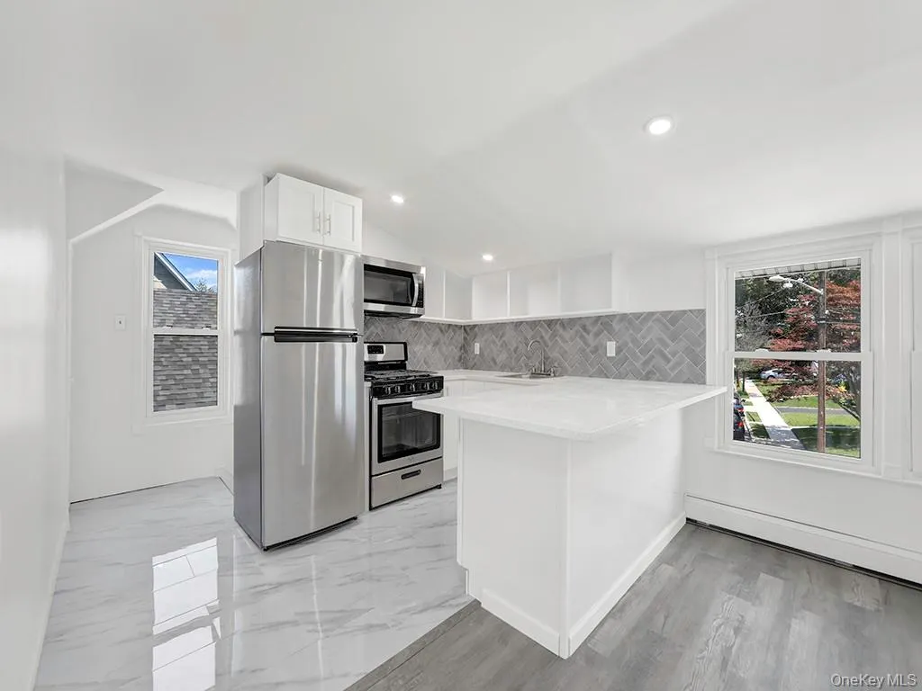 8 Winthrop Street, Hempstead, NY, 1 Bedroom Bedrooms, 3 Rooms Rooms,1 BathroomBathrooms,Residential Lease,For Rent,Winthrop,0,980568 8 Winthrop Street, Hempstead, NY, 1 Bedroom Bedrooms, 3 Rooms Rooms,1 BathroomBathrooms,Residential Lease,For Rent,Winthrop,0,980568