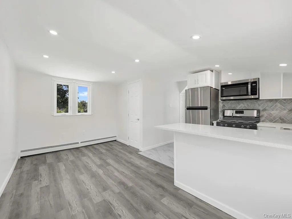 8 Winthrop Street, Hempstead, NY, 1 Bedroom Bedrooms, 3 Rooms Rooms,1 BathroomBathrooms,Residential Lease,For Rent,Winthrop,0,980568 8 Winthrop Street, Hempstead, NY, 1 Bedroom Bedrooms, 3 Rooms Rooms,1 BathroomBathrooms,Residential Lease,For Rent,Winthrop,0,980568