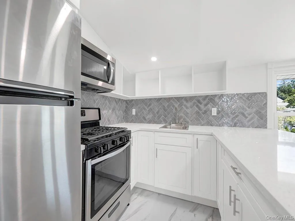 8 Winthrop Street, Hempstead, NY, 1 Bedroom Bedrooms, 3 Rooms Rooms,1 BathroomBathrooms,Residential Lease,For Rent,Winthrop,0,980568 8 Winthrop Street, Hempstead, NY, 1 Bedroom Bedrooms, 3 Rooms Rooms,1 BathroomBathrooms,Residential Lease,For Rent,Winthrop,0,980568