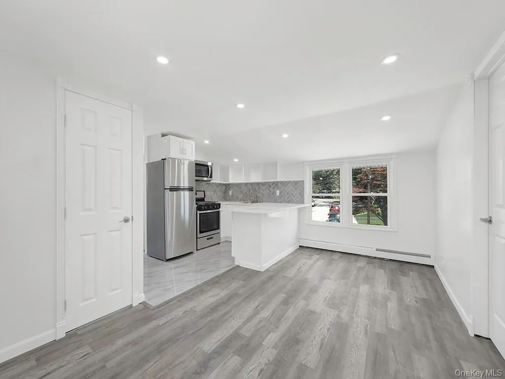 8 Winthrop Street, Hempstead, NY, 1 Bedroom Bedrooms, 3 Rooms Rooms,1 BathroomBathrooms,Residential Lease,For Rent,Winthrop,0,980568 8 Winthrop Street, Hempstead, NY, 1 Bedroom Bedrooms, 3 Rooms Rooms,1 BathroomBathrooms,Residential Lease,For Rent,Winthrop,0,980568