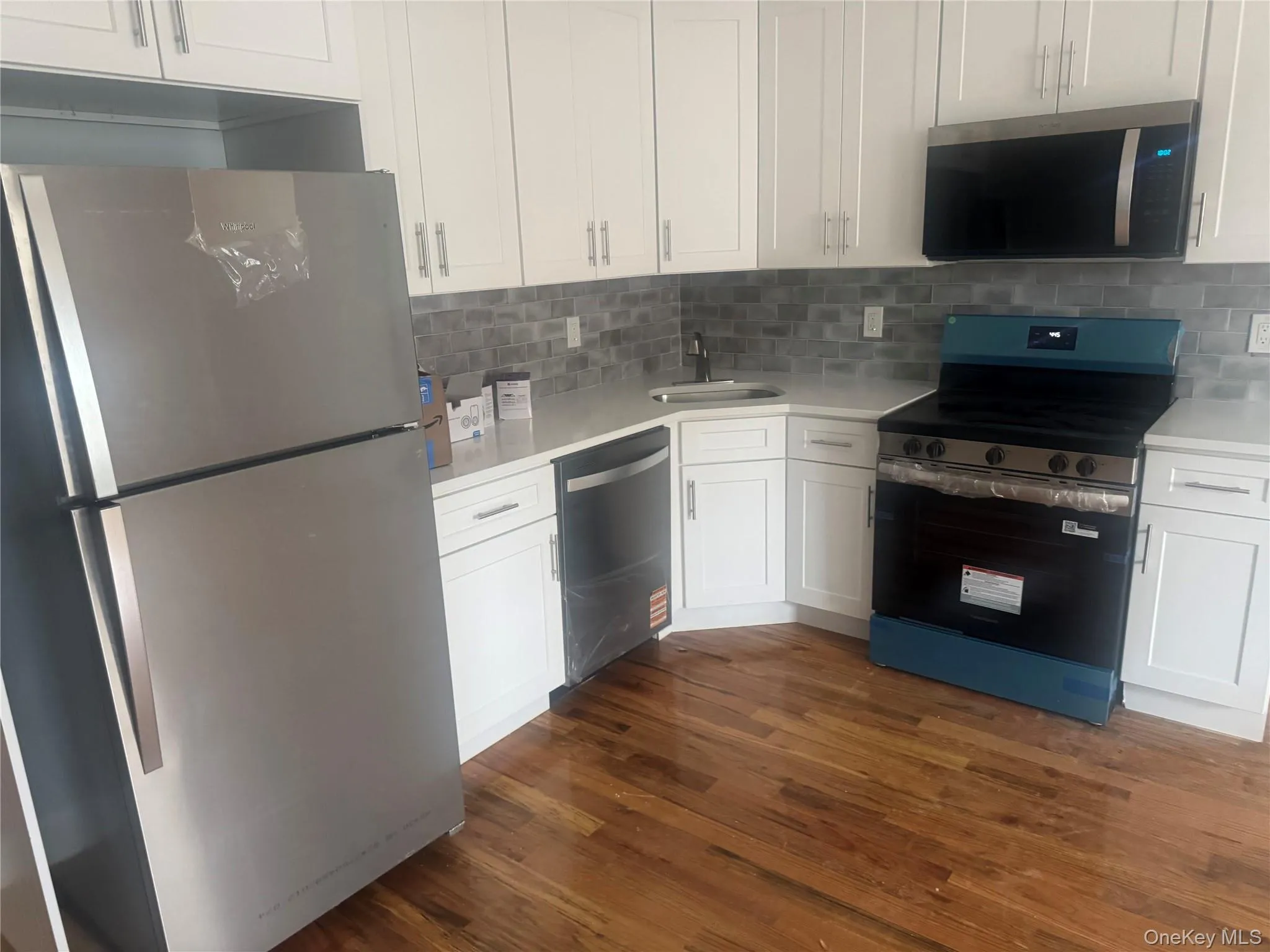 1611 Research Avenue, New York, NY, 3 Bedrooms Bedrooms, 6 Rooms Rooms,1 BathroomBathrooms,Residential Lease,For Rent,Research,0,980637 1611 Research Avenue, New York, NY, 3 Bedrooms Bedrooms, 6 Rooms Rooms,1 BathroomBathrooms,Residential Lease,For Rent,Research,0,980637