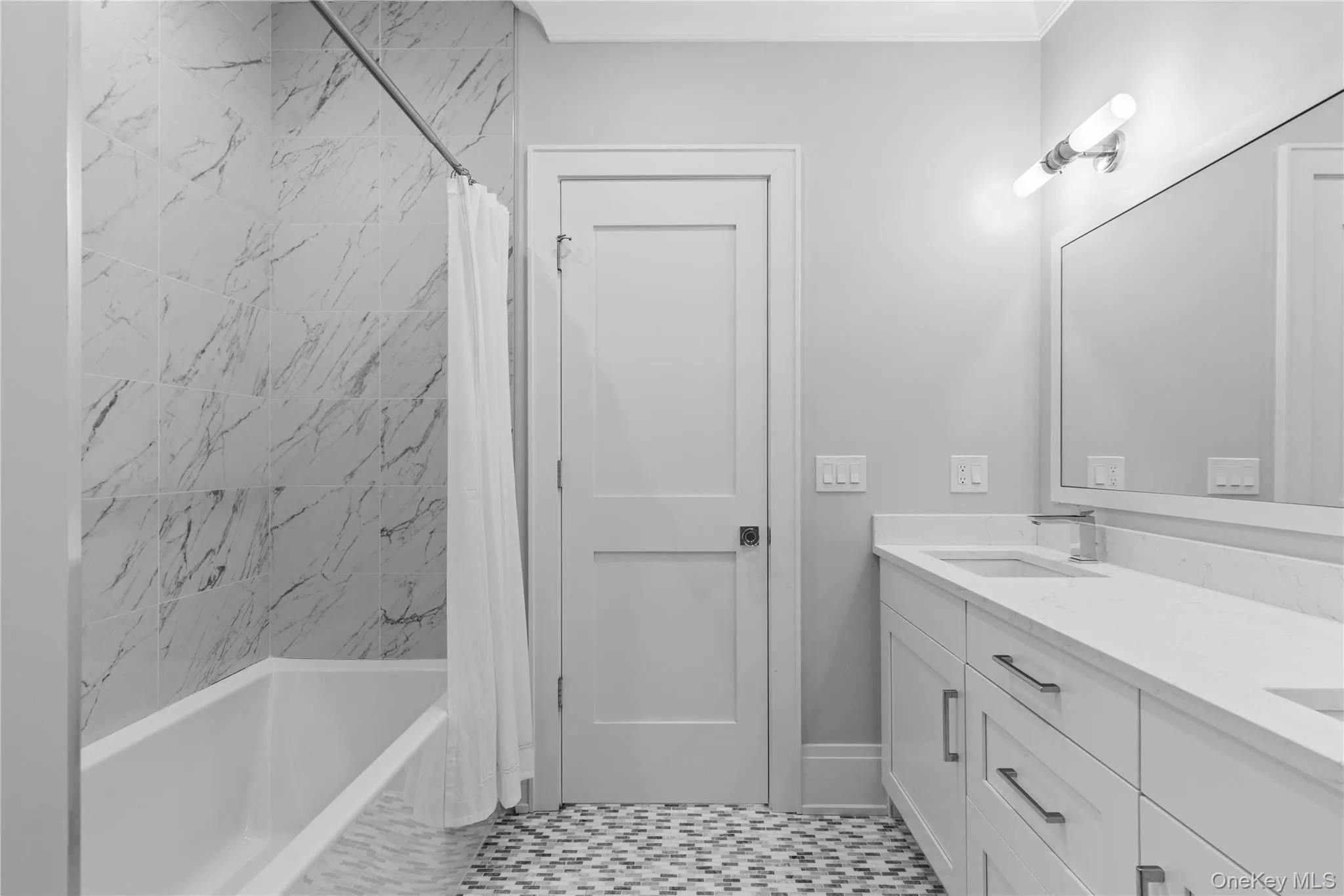 Shared Bath with deep tub/shower Shared Bath with deep tub/shower