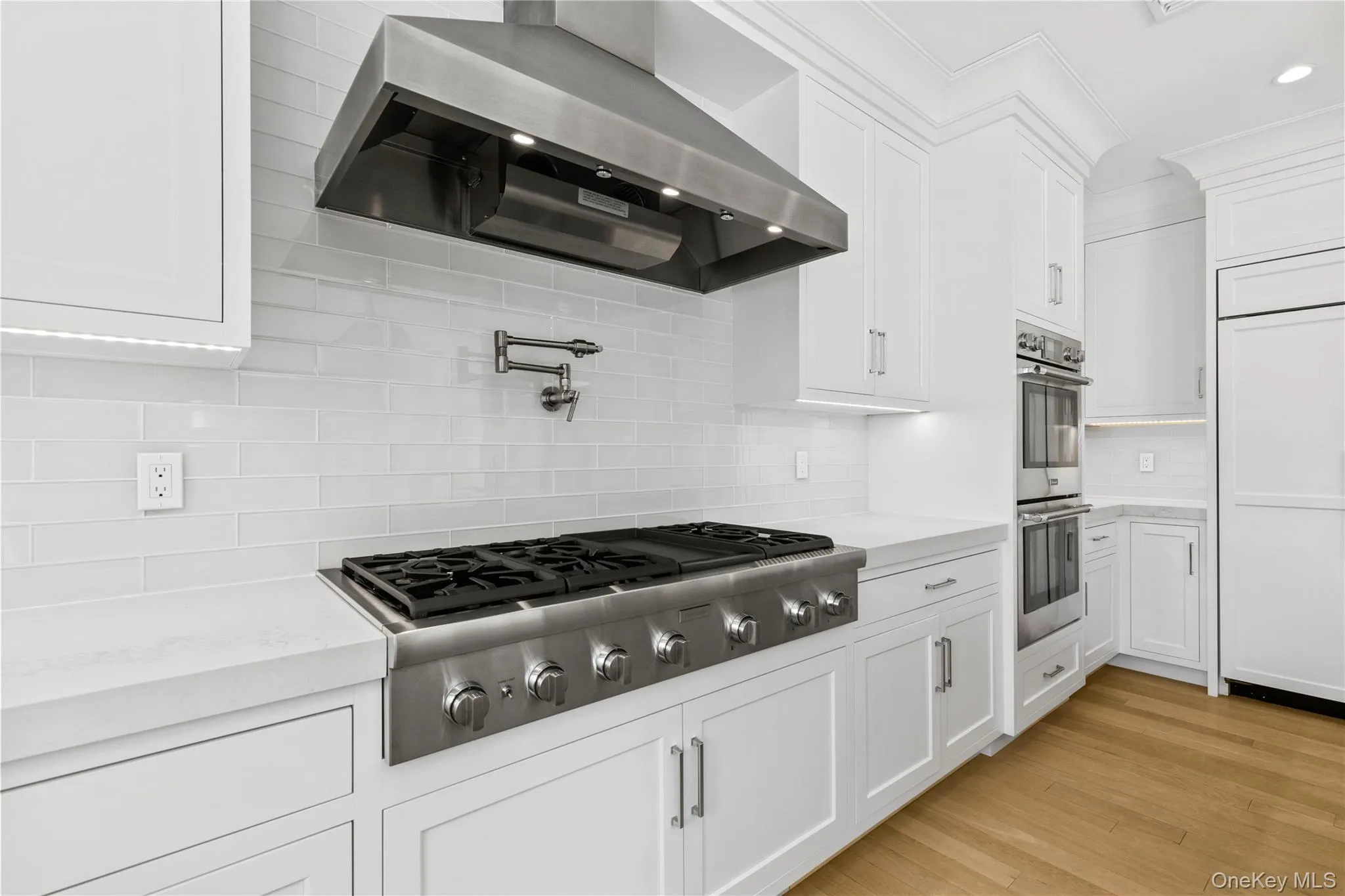 Six burner gas range Six burner gas range
